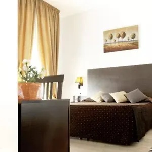 2* Pensión Roman Residence